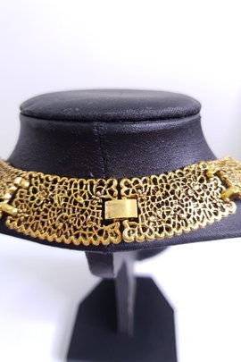 Filigree Statement Choker-Gold