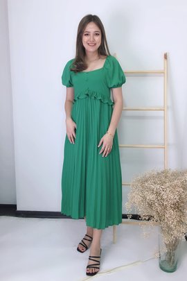 Camelia Pleated Maxi Dress in Kelly Green